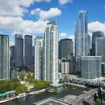 Large 2 Bedroom Apartment London Canary Wharf With Great Transport Links