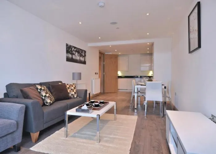 Large 2 Bedroom Apartment London Canary Wharf With Great Transport Links