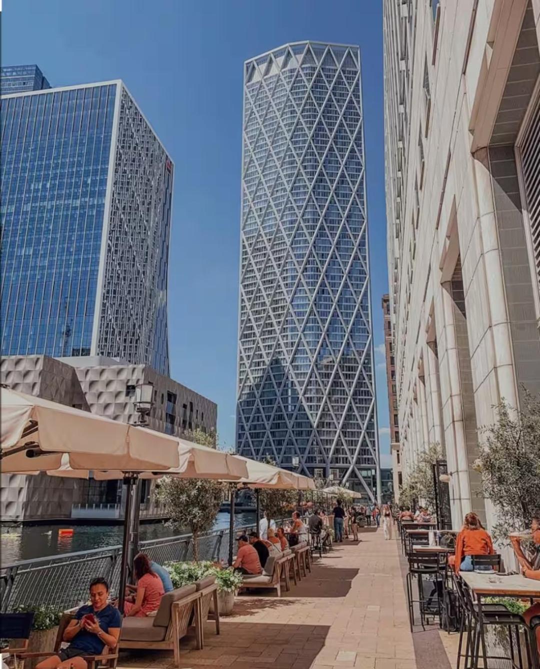 Appartamento Large 2 Bedroom Canary Wharf With Great Transport Links Londra