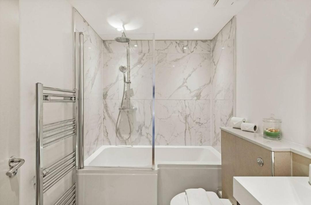 Large 2 Bedroom Canary Wharf With Great Transport Links Appartamento *