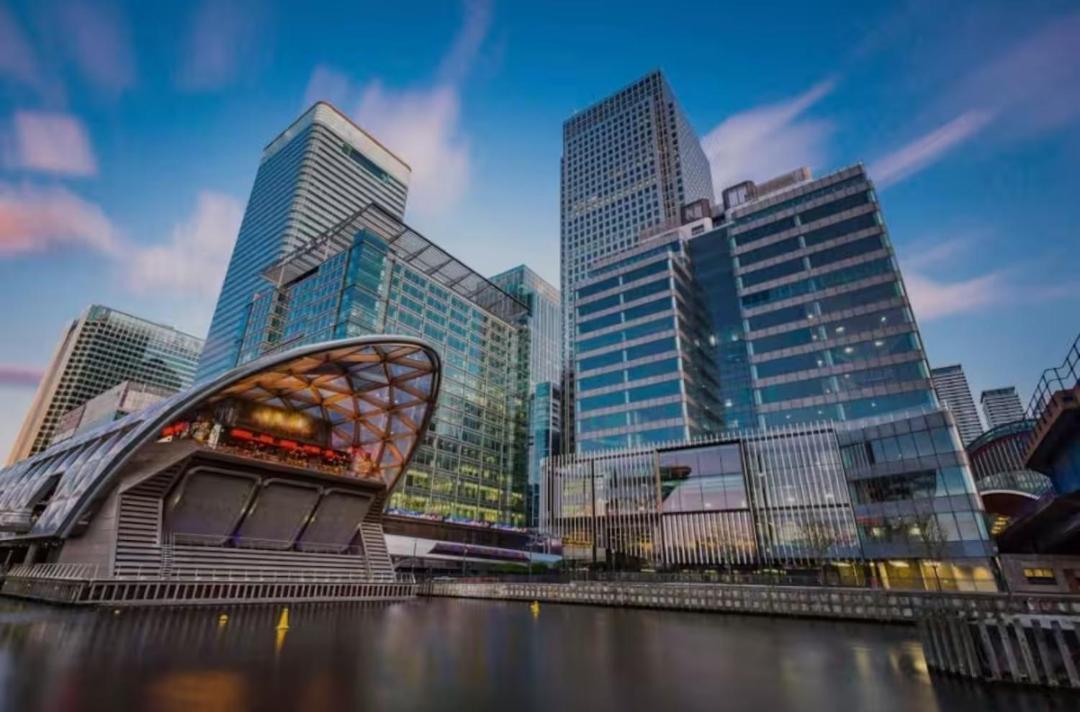 Large 2 Bedroom Canary Wharf With Great Transport Links *