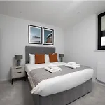 Large 2 Bedroom Apartment London Canary Wharf With Great Transport Links